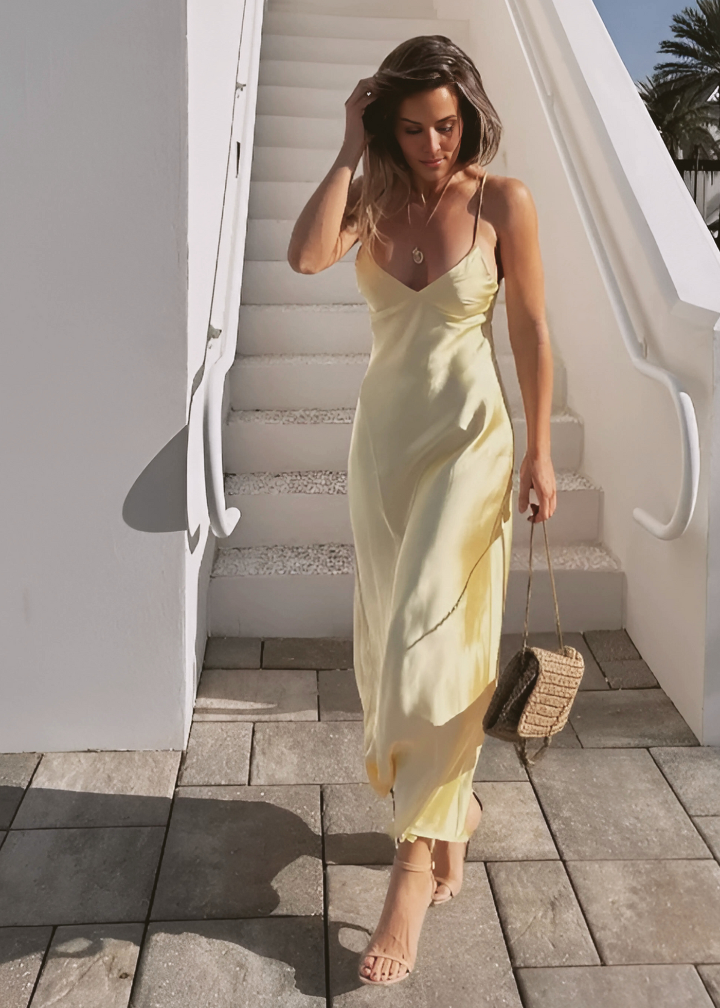 Rochie lungă din satin – bretele subțiri