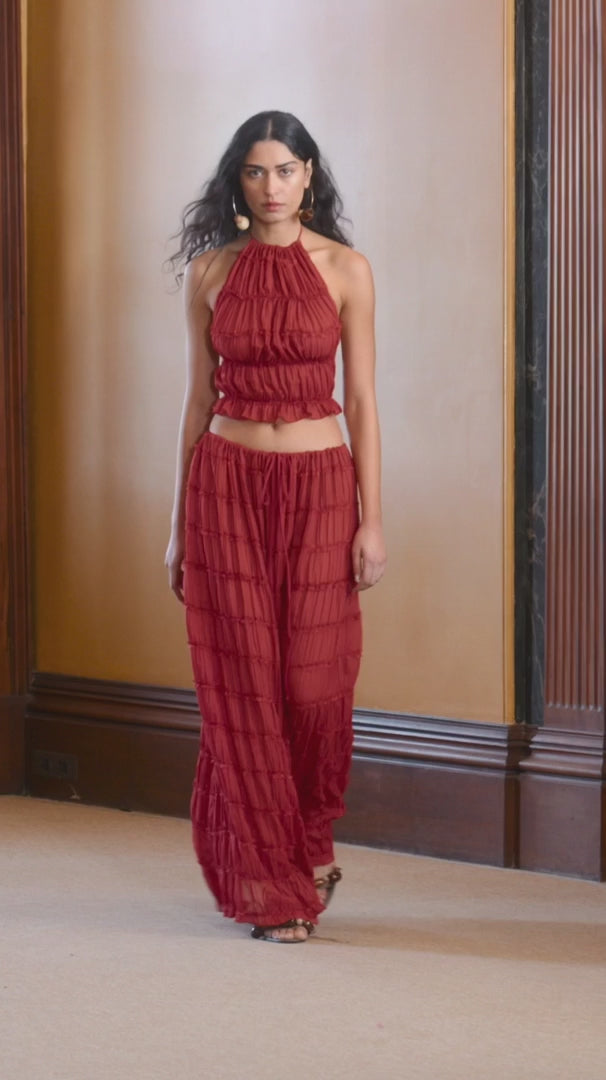 Ensemble Riviera – Geformte Silhouette & Luftiges Tüll